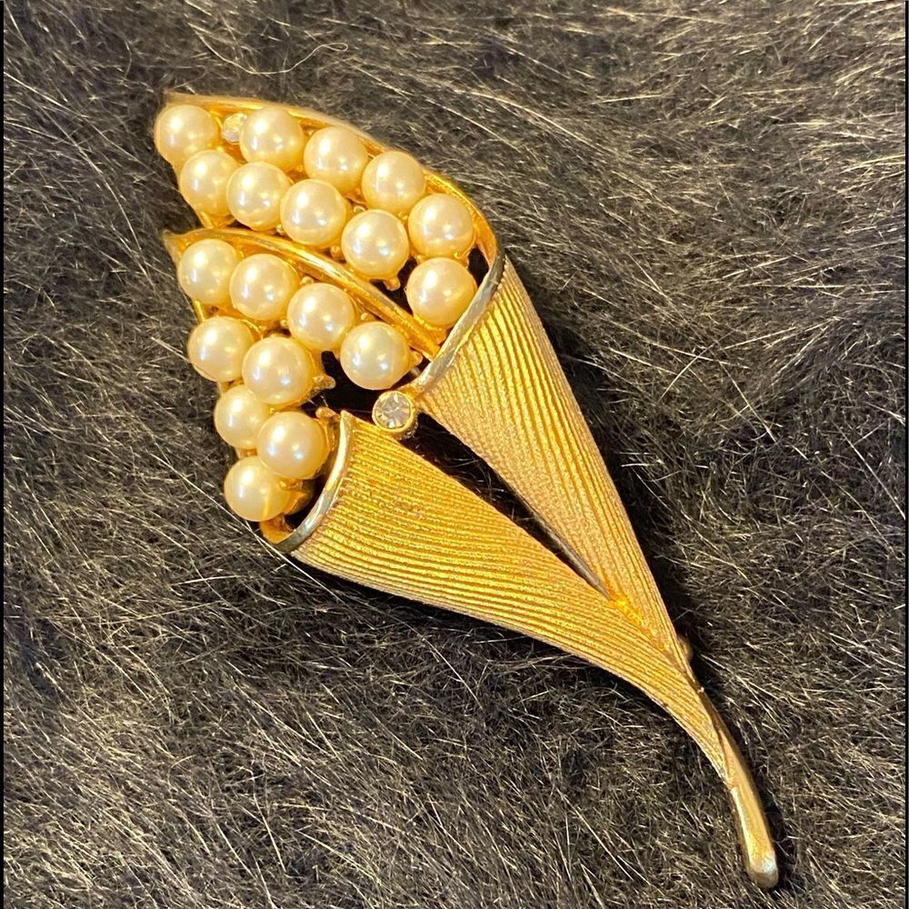 Vintage 70s Faux Pearl and Diamond Brooch
